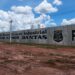 Policial penal é presa ao tentar entrar com drogas em presídio de MT