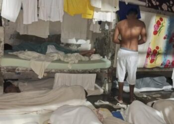 Justiça afasta 22 policiais penais de 5 presídios por suspeita de tortura contra detentos em MT