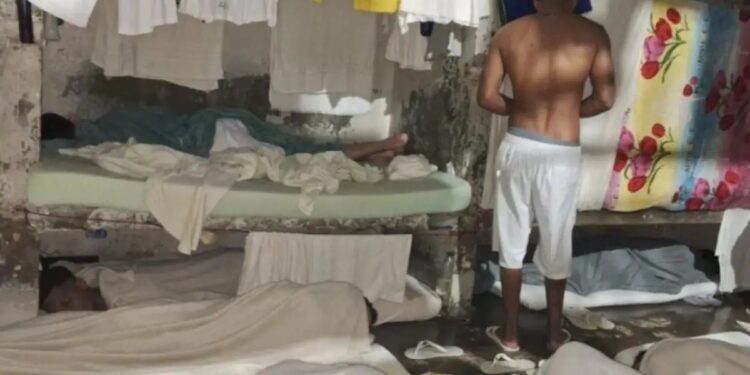 Justiça afasta 22 policiais penais de 5 presídios por suspeita de tortura contra detentos em MT