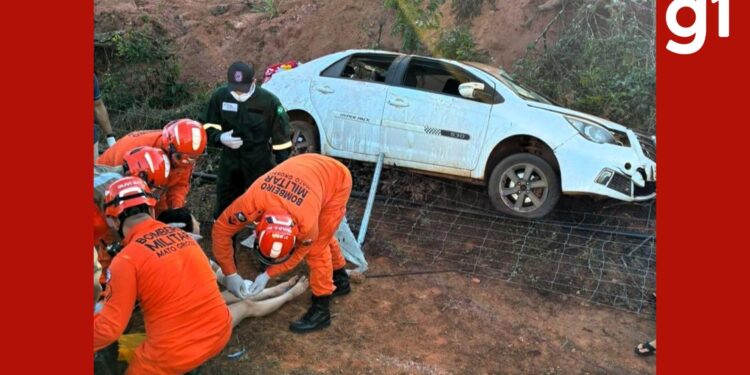 Mãe capota carro ao levar filhos para creche na MT-242