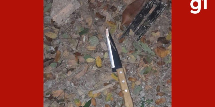 Homem de 50 anos é esfaqueado por suposta companheira de 15 anos em MT